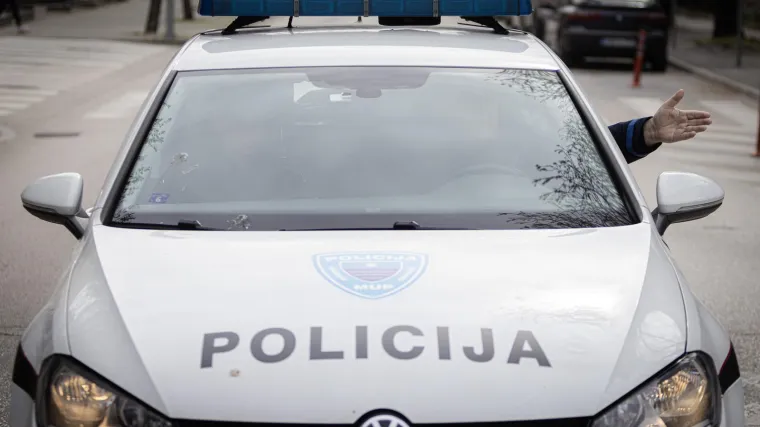 Majka osumnjičena da je bacila svoju trudnu kćer s balkona ide u pritvor