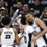 Spursi pro&scaron;li Blazerse u pet utakmica lude serije, Sixersi se spasili protiv Bostona