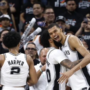 Spursi pro&scaron;li Blazerse u pet utakmica lude serije, Sixersi se spasili protiv Bostona