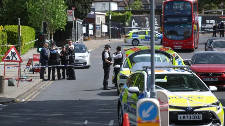 Napad u Londonu: Nožem izbo dvojicu Židova, a onda krenuo i na policajce