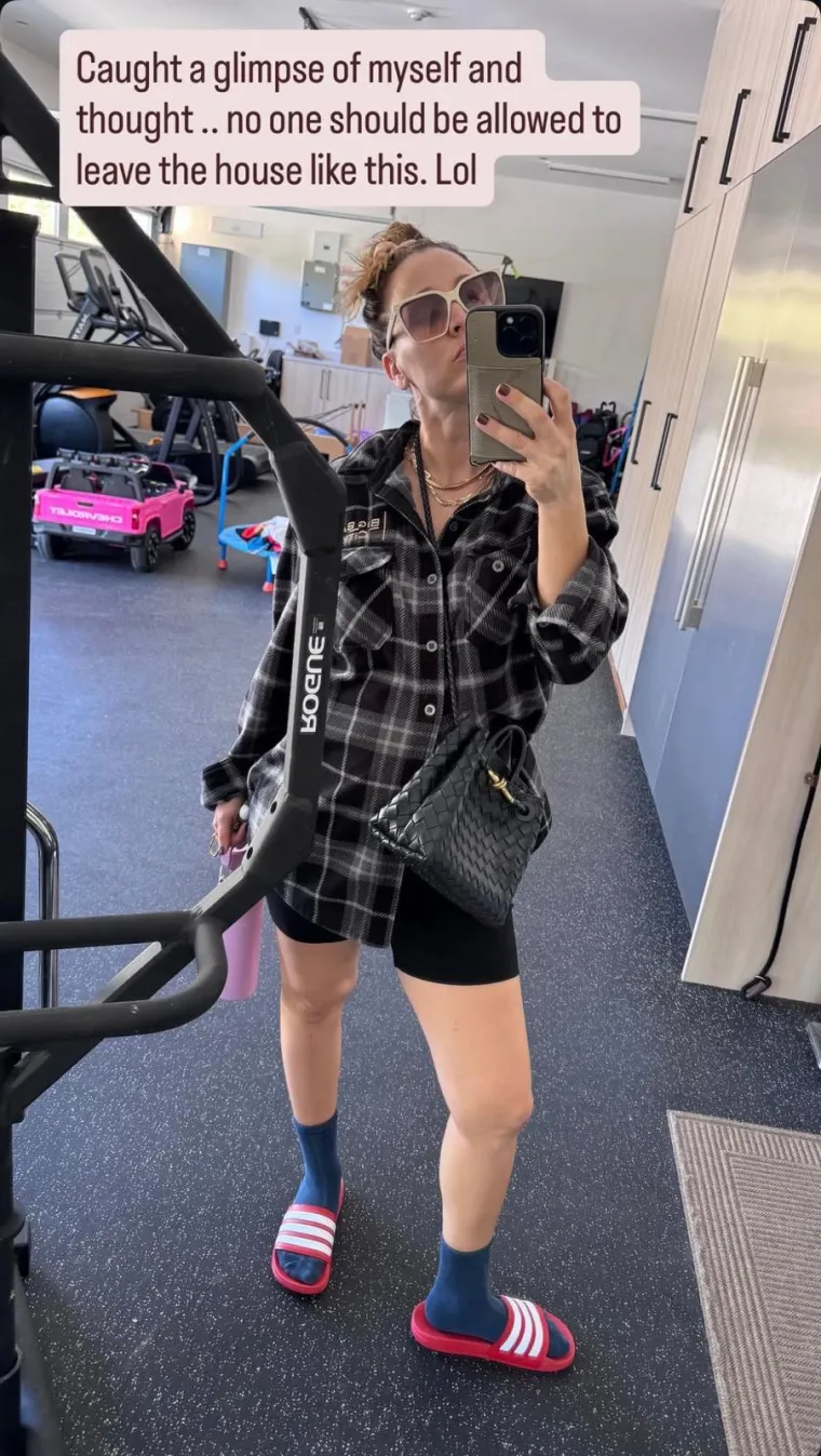 Glumica 'Teorije velikog praska' selfijem poručila: 'Nitko ne bi smio ovako izaći iz kuće'