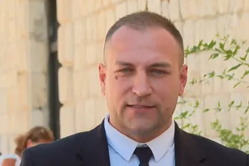 Vlajčić kažnjen s 2000, a &Scaron;arić s 5309 &euro;: Jedan zaposlio rođakinju, drugi 'peglao' službenu karticu