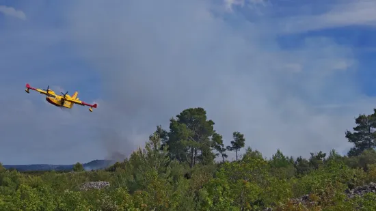 Na Braču planuo veliki požar! Vatrogasci: 'Čuvajte se i sretno se vratite svojim domovima!'