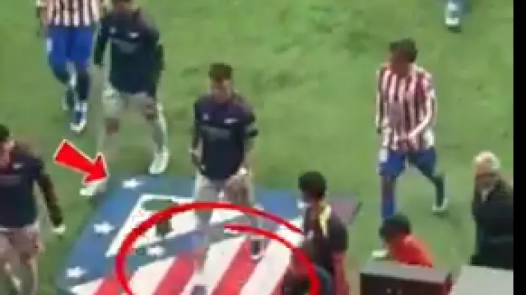 Simeone i njegov sin poludjeli na igrača Arsenala jer je gazio grb Atletica: Umalo do&scaron;lo do tučnjave