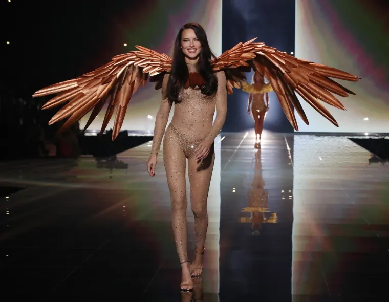 Kćeri Adriane Lime izrasle su u prave ljepotice: Zablistale su na snimanju za Victoria's Secret