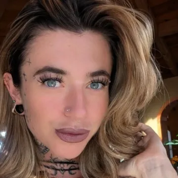 Majke joj plaćaju 400 eura da spava s njihovim sinovima, no ne osuđujte dok ne čujete ostatak priče