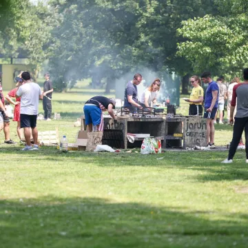 Zoranov prvomajski komentar je hit! A onda se javio imenjak i dopunio mesnu rapsodiju