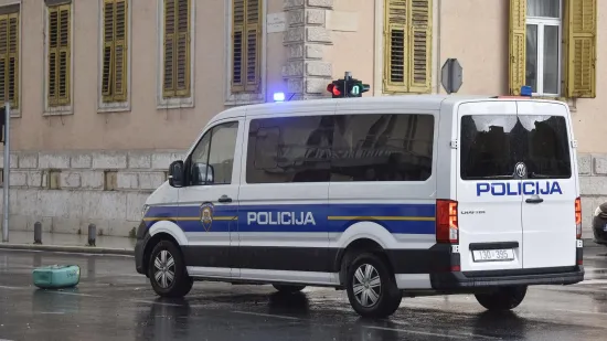 Komadom mesa istukao čovjeka pa pred policijom izvadio sataru! Detalji drame kod &Scaron;ibenika