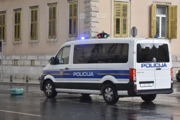Komadom mesa istukao čovjeka pa pred policijom izvadio sataru! Detalji drame kod &Scaron;ibenika