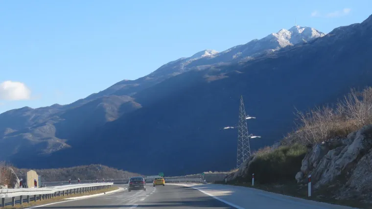 Filmske scene na A1 kod Zagvozda: Jedno vozilo guralo drugo! Policija objavila detalje