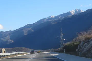 Filmske scene na A1 kod Zagvozda: Jedno vozilo guralo drugo! Policija objavila detalje