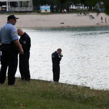 Tijelo mu&scaron;karca pronađeno u Maksimirskom jezeru: Policija i vatrogasci na terenu