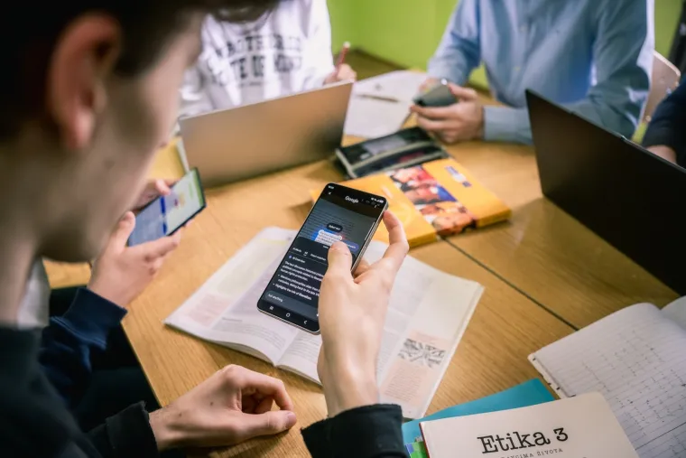 Srednjo&scaron;kolci diljem Hrvatske uz AI rje&scaron;avaju stvarne probleme