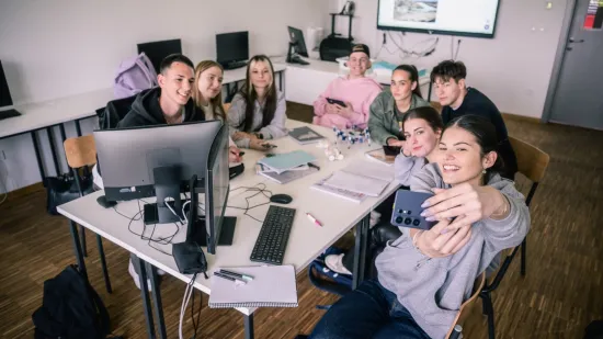 Srednjo&scaron;kolci diljem Hrvatske uz AI rje&scaron;avaju stvarne probleme