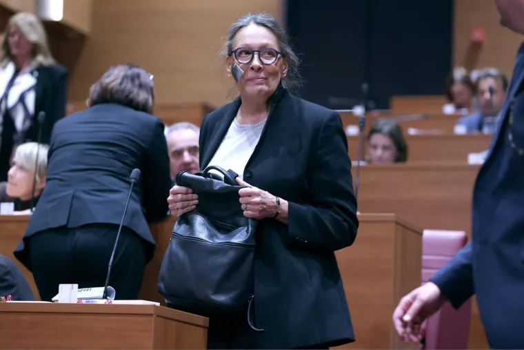 Ur&scaron;a Raukar Gamulin ima nove naočale, ali ups: Zaboravila skinuti etiketu