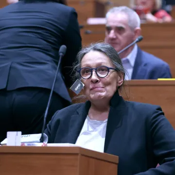 Ur&scaron;a Raukar Gamulin ima nove naočale, ali ups: Zaboravila skinuti etiketu