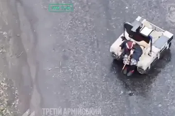 Nevjerojatna snimka: Robot evakuirao staricu s prve linije boji&scaron;nice