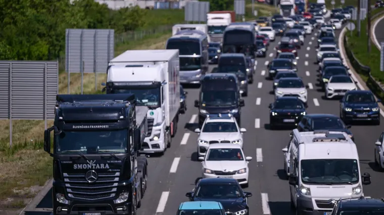 Pogledajte gužve na cestama: Hrvati krenuli na produženi vikend