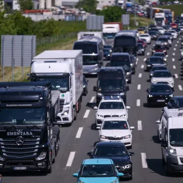 Hrvati krenuli na produženi vikend: Pogledajte gužve na cestama prema obali