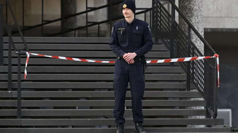Maloljetnik zbog dojava o bombama izveden pred suca: Određen mu istražni zatvor