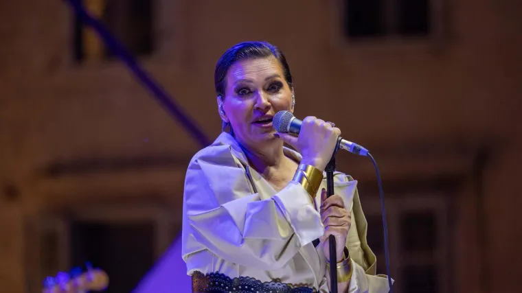 Nina Badrić priredila spektakl za pamćenje: Pogledajte prizore s prepune splitske Pjace