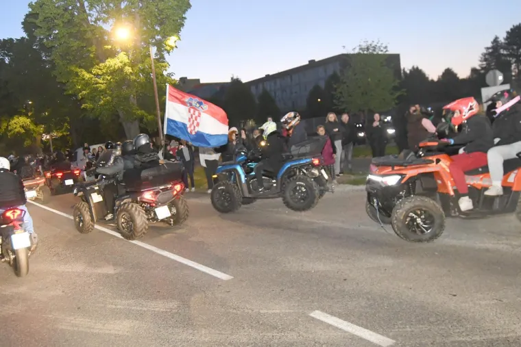 Pogledajte tko je probudio Bjelovar na Prvi maj, bilo ih je 2000: 'Dolaze iz cijele Hrvatske'