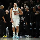 Wolvesi izbacili Jokićeve Nuggetse, Knicksi povijesno razbili Atlantu za polufinale
