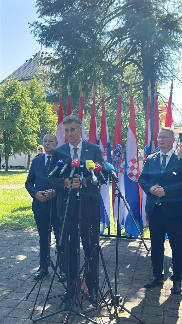 Milanović i Plenković se rukovali u Okučanima: Počelo obilježavanje Bljeska