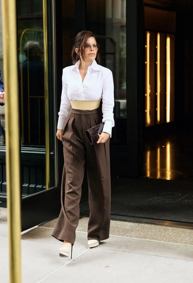 Nigdje ni traga dubokom dekolteu: Ma je li to stvarno ona? Lauren Sanchez u elegantnom izdanju