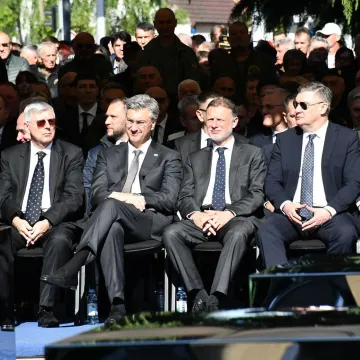 Milanović i Plenković sreli se u Okučanima: Pogledajte kako je izgledao njihov susret
