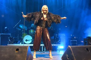 &Scaron;ljokice, perje i korzet: Maja &Scaron;uput u upečatljivom izdanju priredila show u Koprivnici