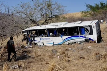 Prevrnuo se turistički autobus, najmanje 11 mrtvih, deseci ozlijeđenih