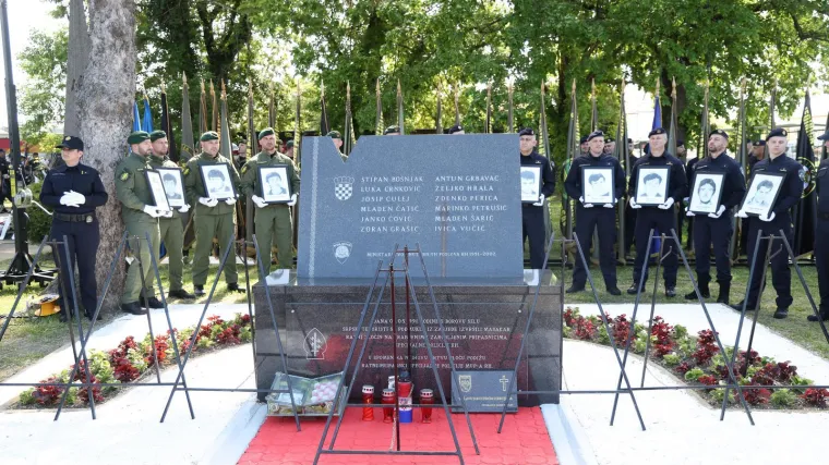 Pro&scaron;lo je 35 godina od pogibelji 12 hrvatskih redarstvenika u Borovu