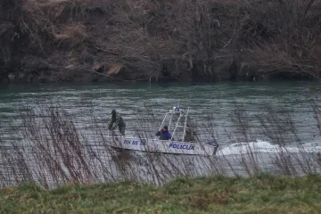 Mu&scaron;karac u Slavonskom Brodu skočio u Savu pa nestao