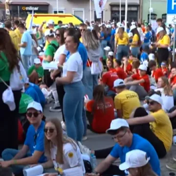 Požega prepuna mladih! Ovi prizori ostavljaju bez riječi: Čak 12 tisuća glasova u pjesmi i molitvi