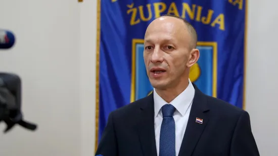 Lički župan i 23 godine mlađa prijateljica napravili kaos na Pagu: Gađala ga je pepeljarom