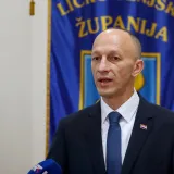 Lički župan i 23 godine mlađa prijateljica napravili kaos na Pagu: Gađala ga je pepeljarom