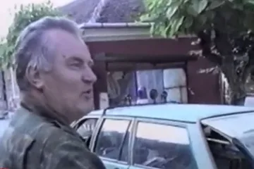 Hoće li te&scaron;ko bolesni Ratko Mladić napustiti zatvor? Žrtve ogorčene: 'Bruka i sramota ako se to dogodi'