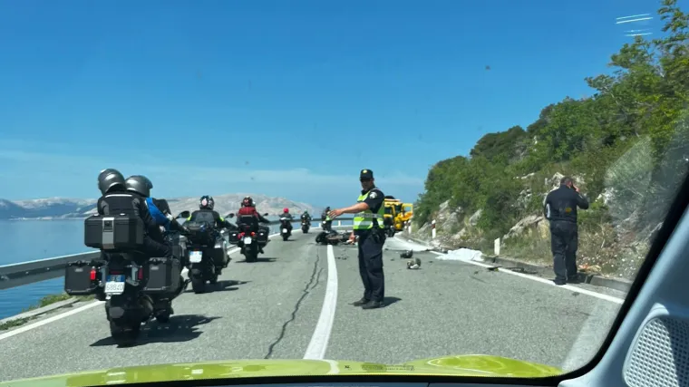Te&scaron;ka prometna nesreća na Jadranskoj magistrali: Poginuo motociklist (46)