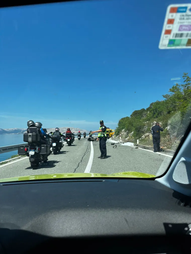 Te&scaron;ka prometna nesreća na Jadranskoj magistrali: Poginuo motociklist (46)