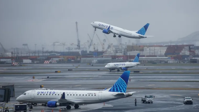 Boeing udario u traktor i rasvjetni stup uz autocestu: 'Provest ćemo rigoroznu istragu'