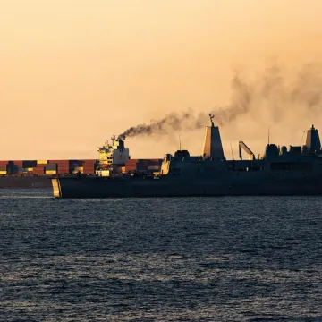 Tanker pogođen projektilima u Omanskom zaljevu