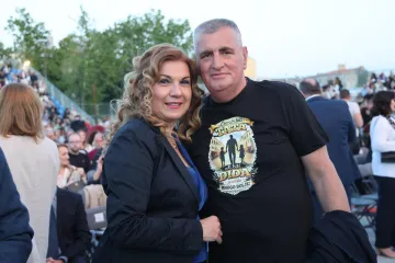 Miro Bulj iz prvog reda pratio koncert Tereze Kesovije: Svi pričaju o natpisu na njegovoj majici