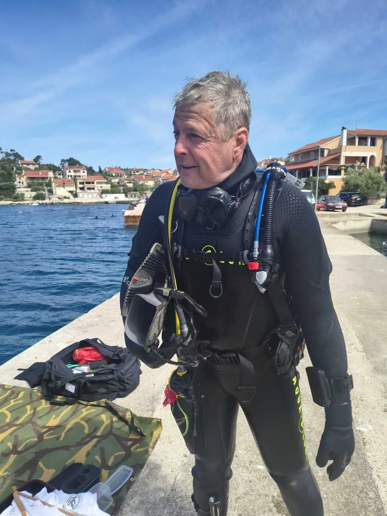 Do&scaron;li izroniti otpad iz mora, a otočani ne daju: '&Scaron;parheta na dnu ima vi&scaron;e nego u salonu...'