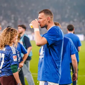 Ludnica na jahti: Džeko pokazao kako se slavi ulazak u Bundesligu