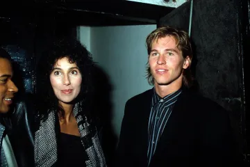 Njemu su bile 22 godine, njoj 36 i Hollywood se zgražao: Kako su se voljeli Val Kilmer i Cher?