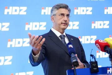 Premijer Andrej Plenković drži presicu u Splitu, uskoro uživo