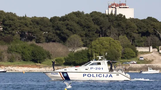 Na plaži kod Umaga prona&scaron;li mrtvog dupina: Sumnja se da ga je netko upucao