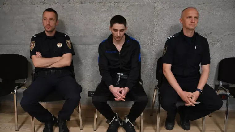 Napao ih sjekirom: Ubio majku i očuha, a polubrata te&scaron;ko ranio! Sud presudio Emanuelu Repu