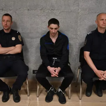 Napao ih sjekirom: Ubio majku i očuha, a polubrata te&scaron;ko ranio! Sud presudio Emanuelu Repu